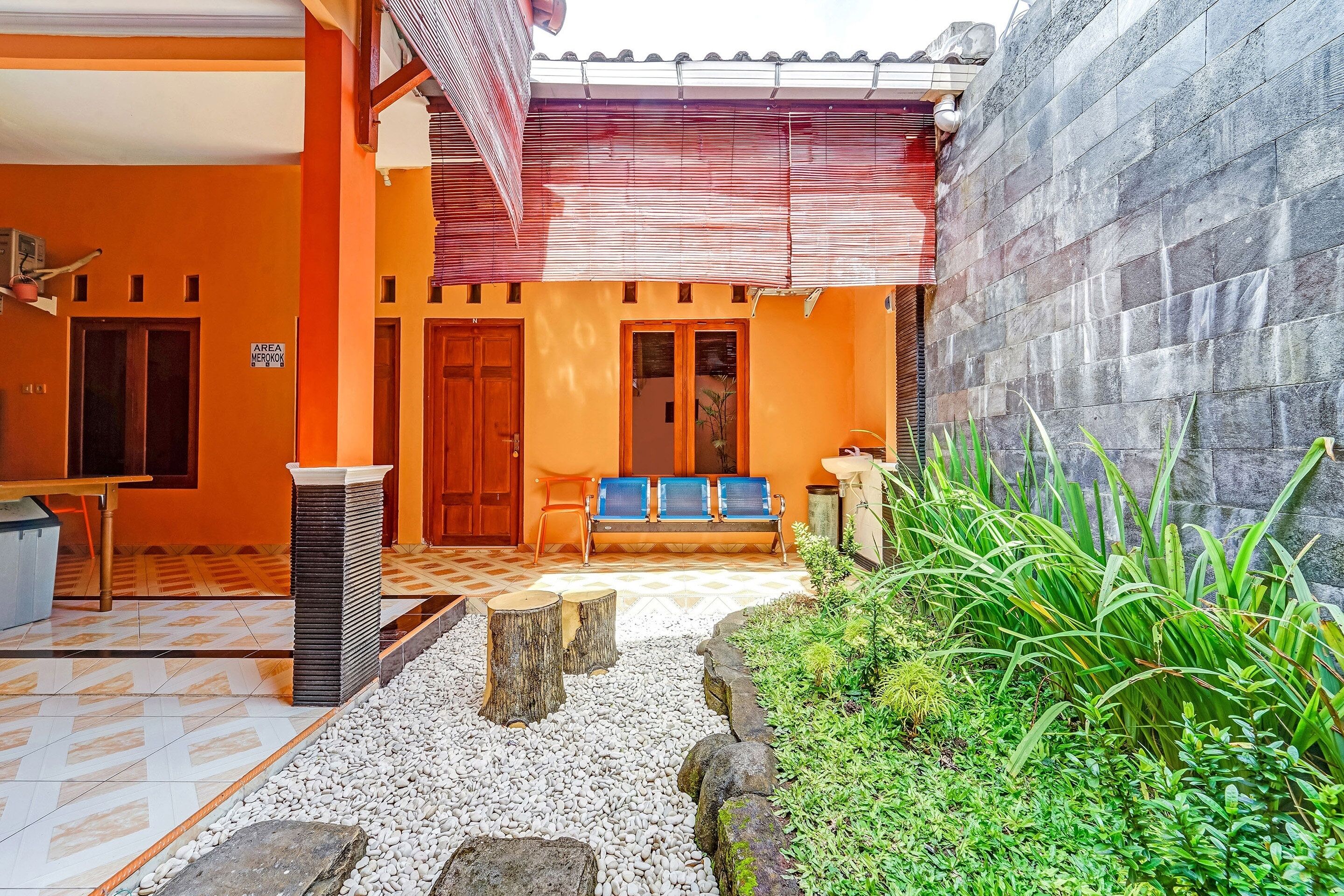 Endrayanti Inn by OYO