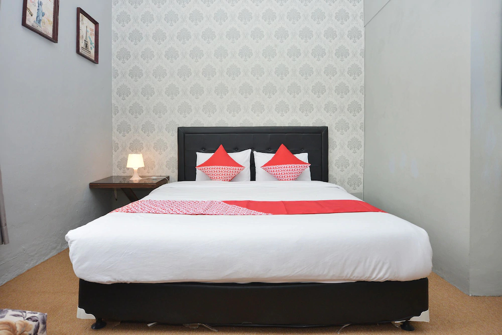 Golden Inn 2 by OYO Rooms