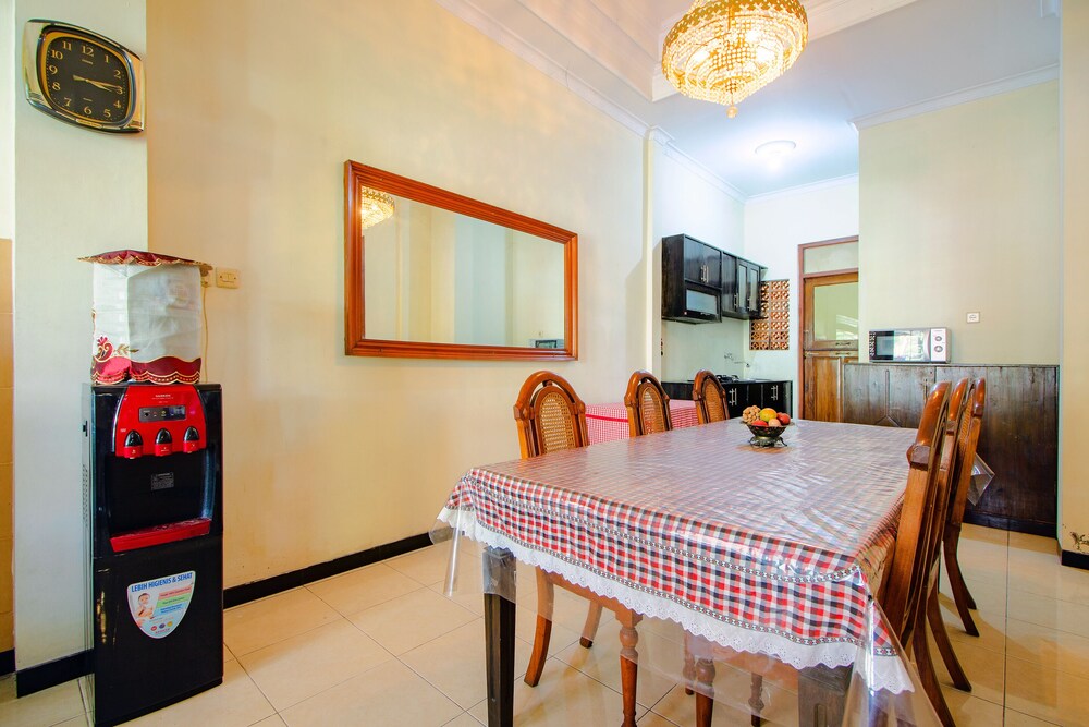 OYO 1650 Griya Joglo Homestay