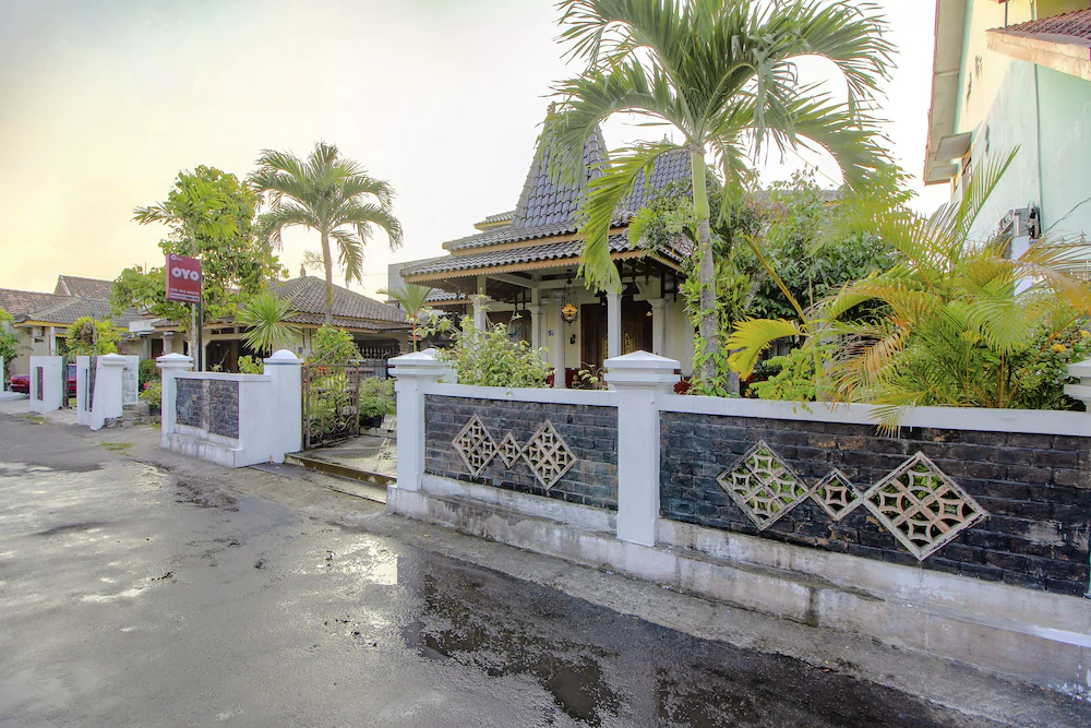 OYO 1650 Griya Joglo Homestay