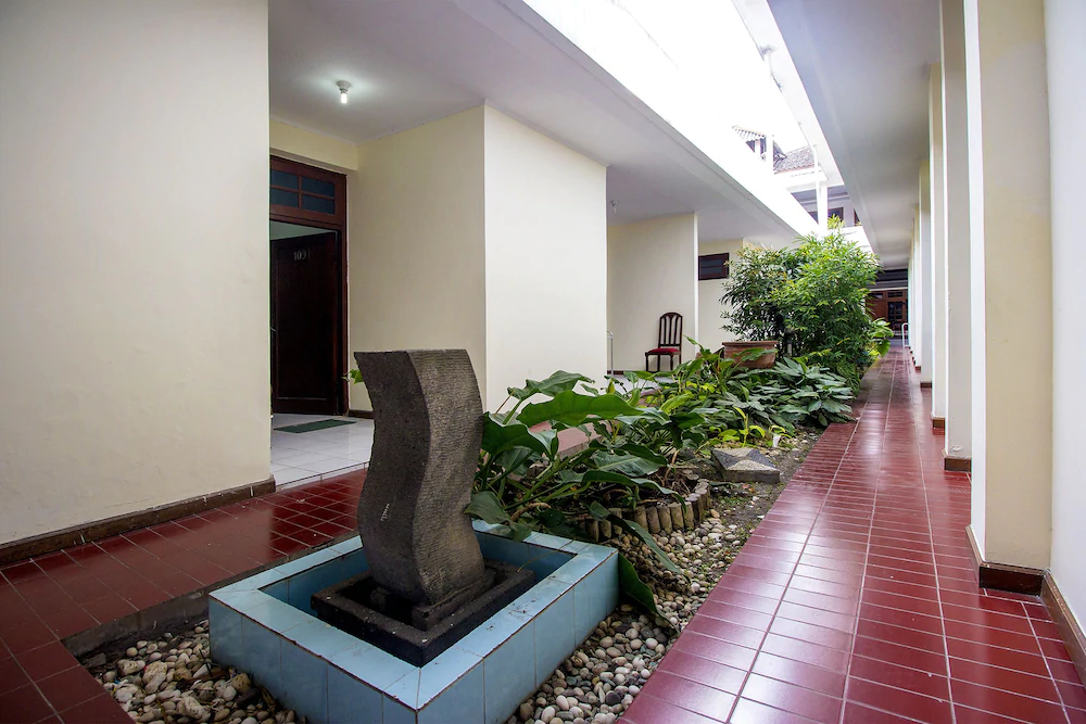 Hotel Dewi Sri by OYO Rooms