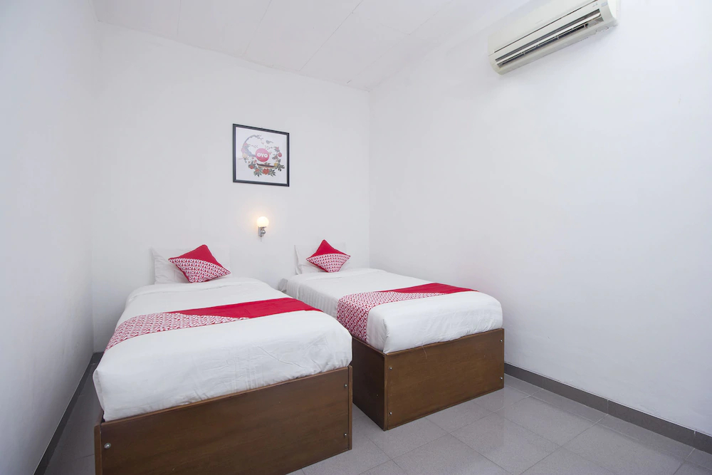 Hotel Dewi Sri by OYO Rooms