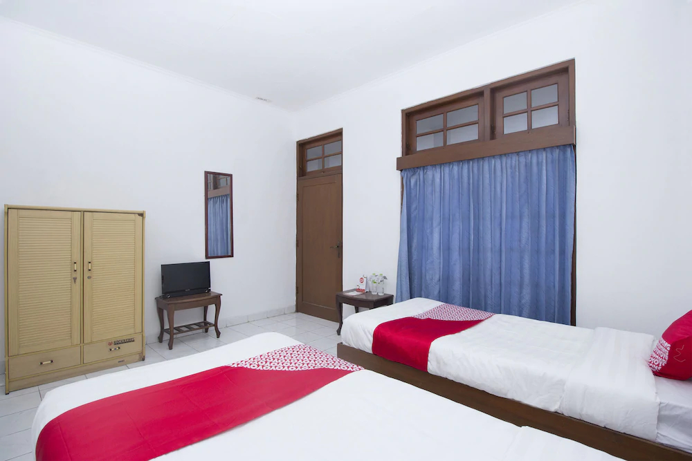 Hotel Dewi Sri by OYO Rooms