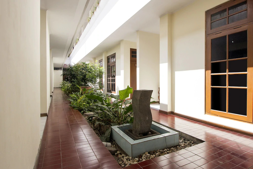 Hotel Dewi Sri by OYO Rooms