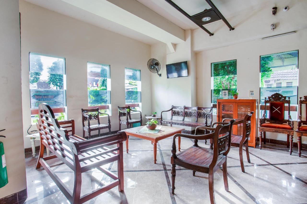Hotel Winotosastro by OYO Rooms