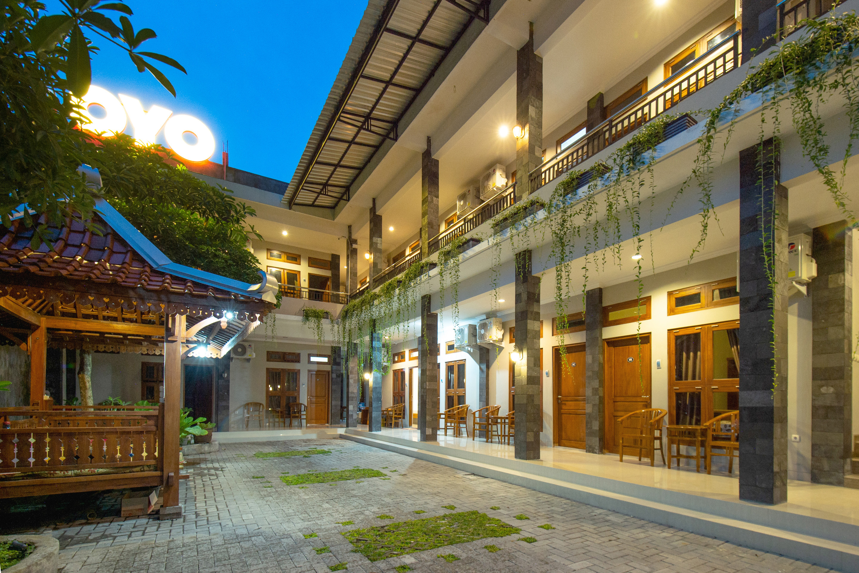 Joglo Manggisan Syariah by OYO Rooms