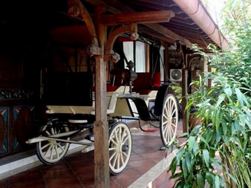 Joglo Plawang International Boutique Villa