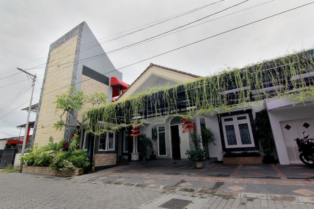 Collection O 3986 Just 11 Boutique