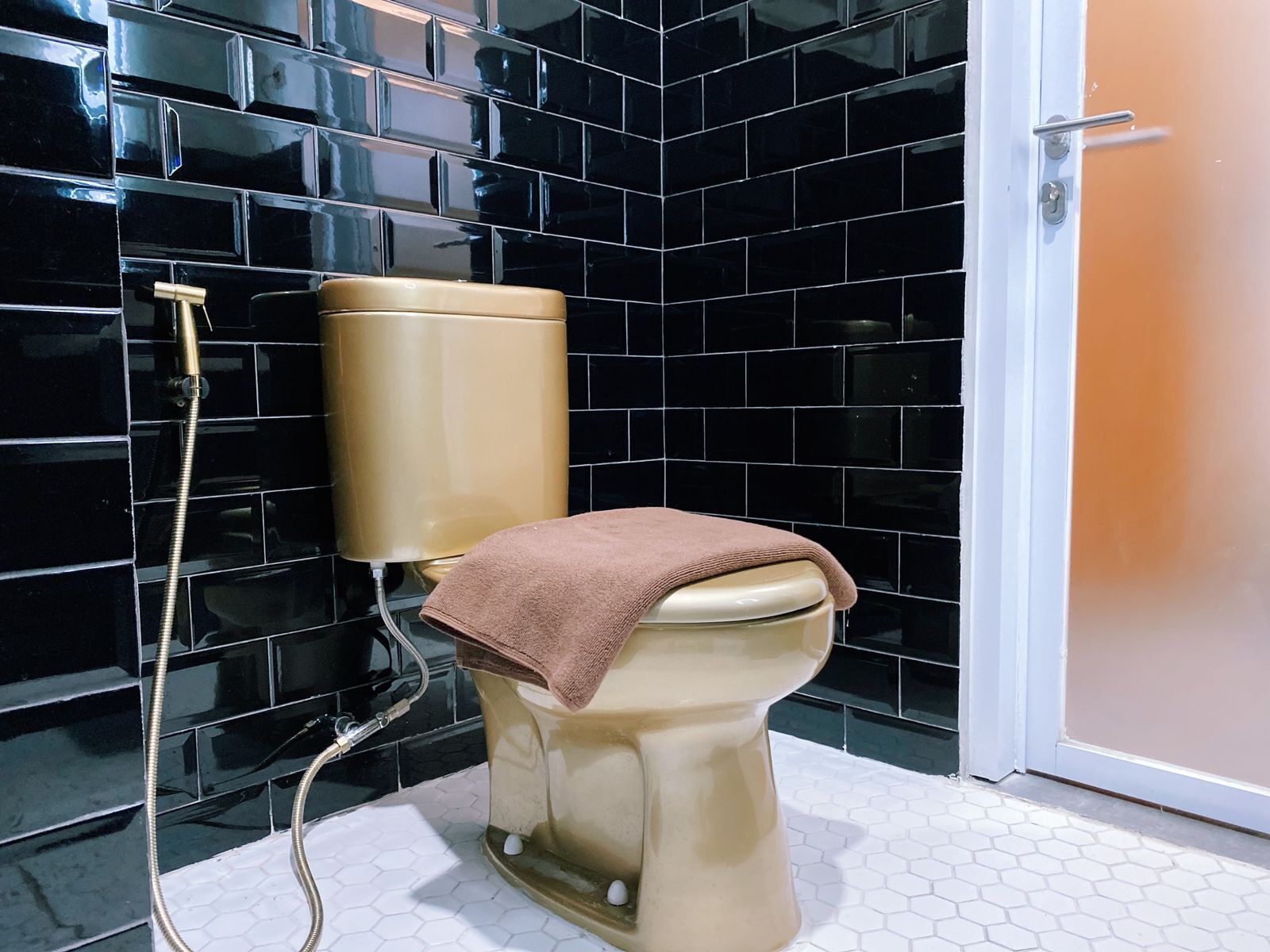 Ketuk Pintu by Turu Kene