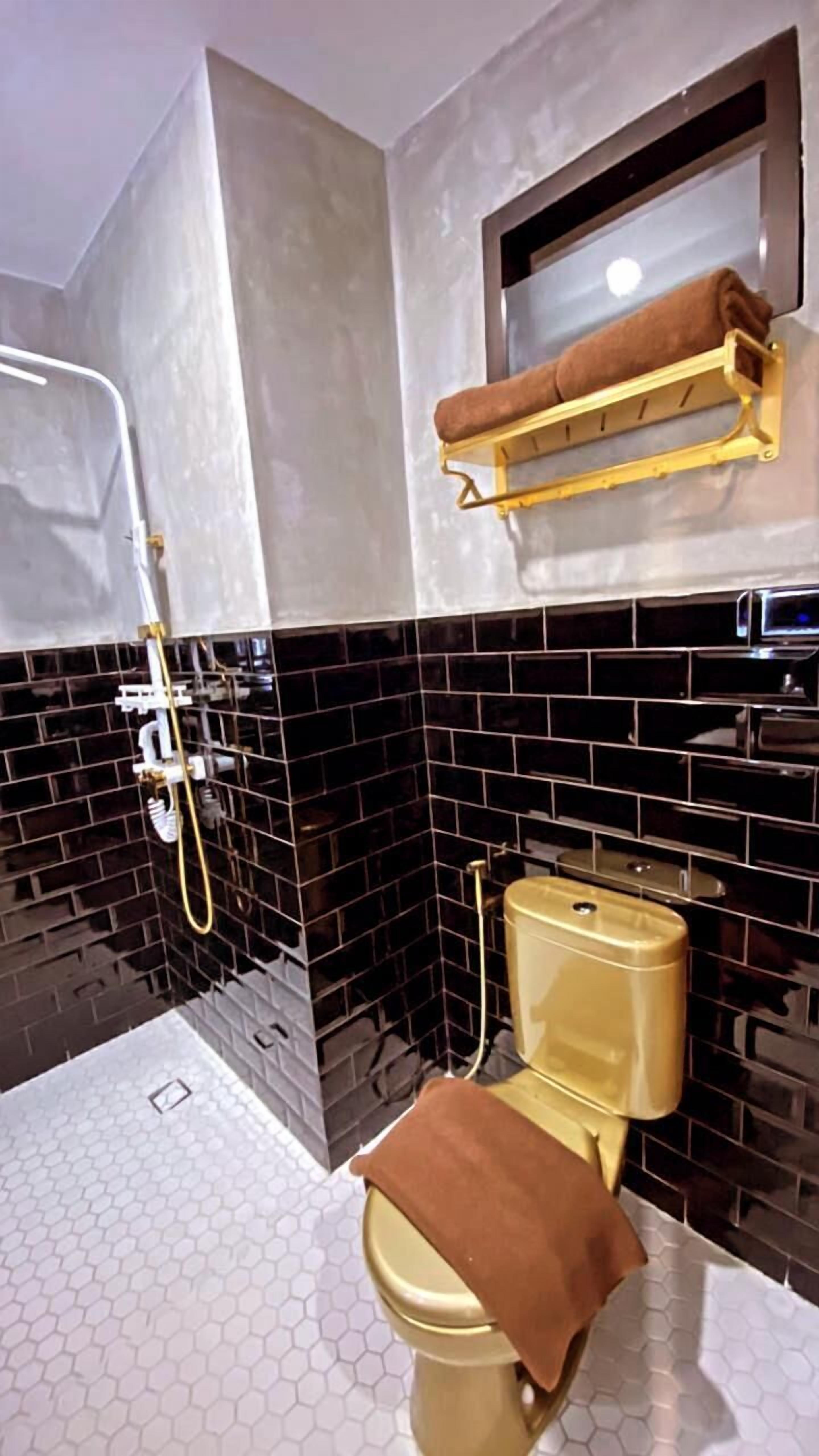 Ketuk Pintu by Turu Kene