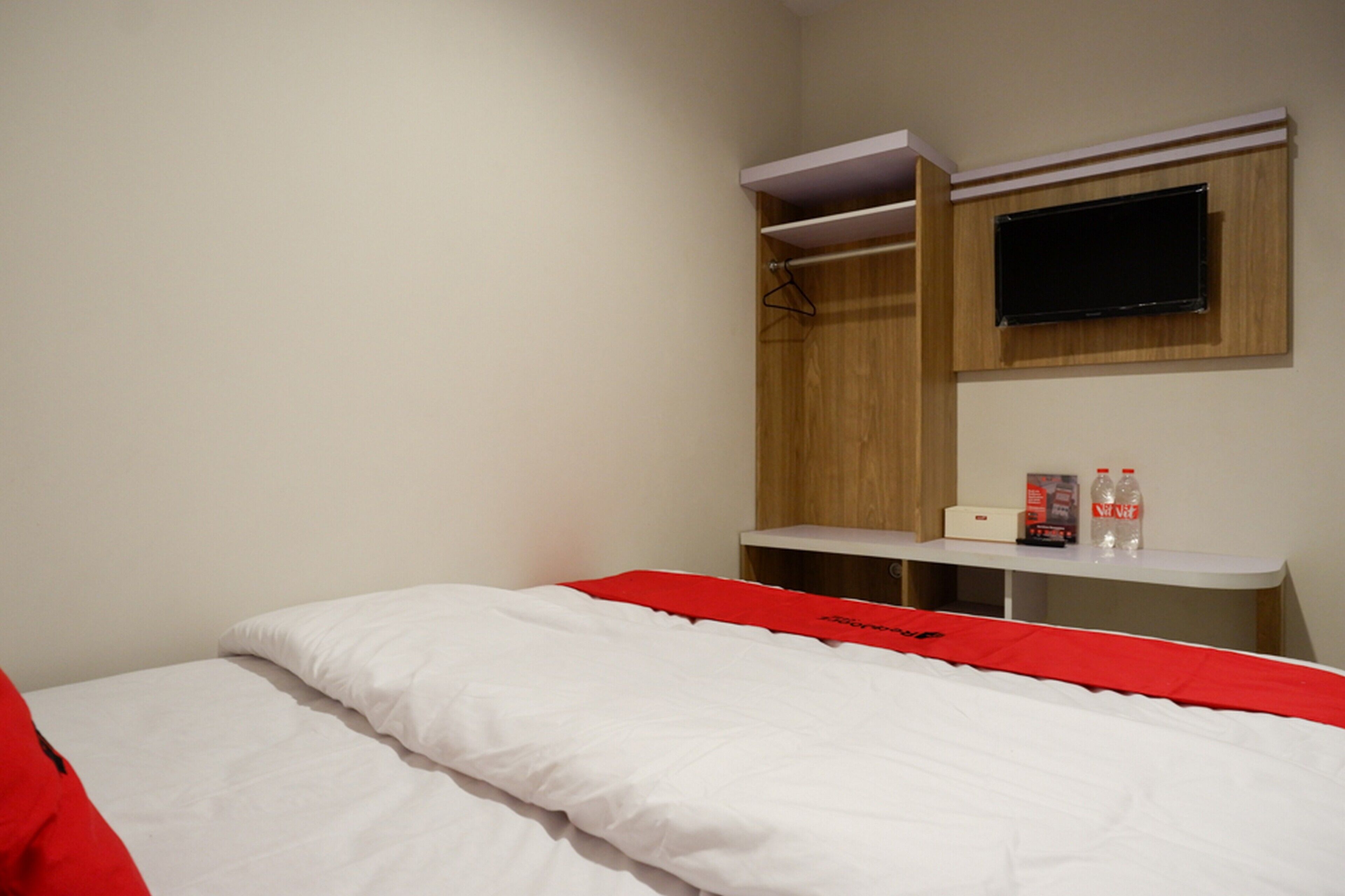 Kurnia Guest House by RedDoorz