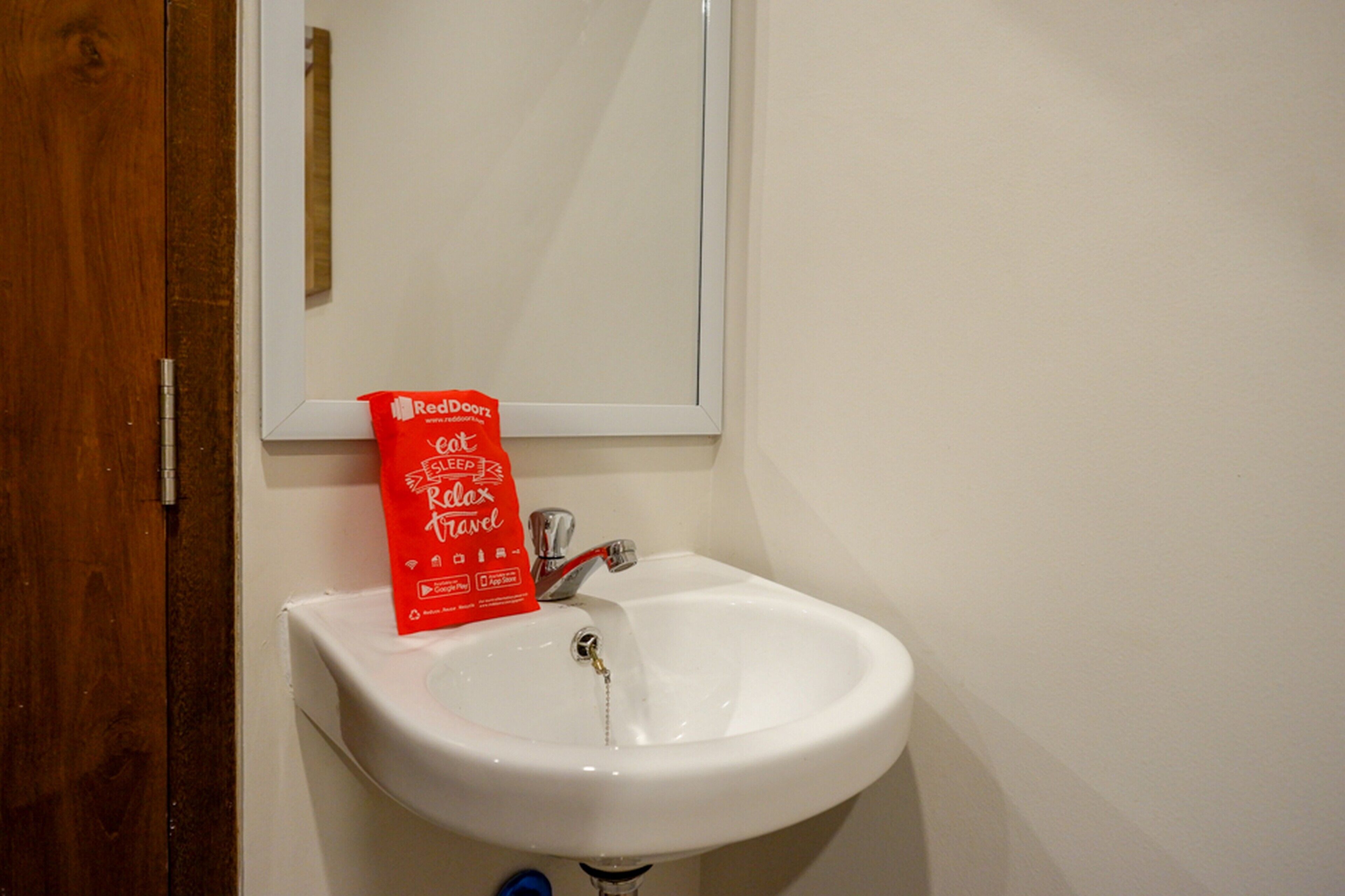 Kurnia Guest House by RedDoorz