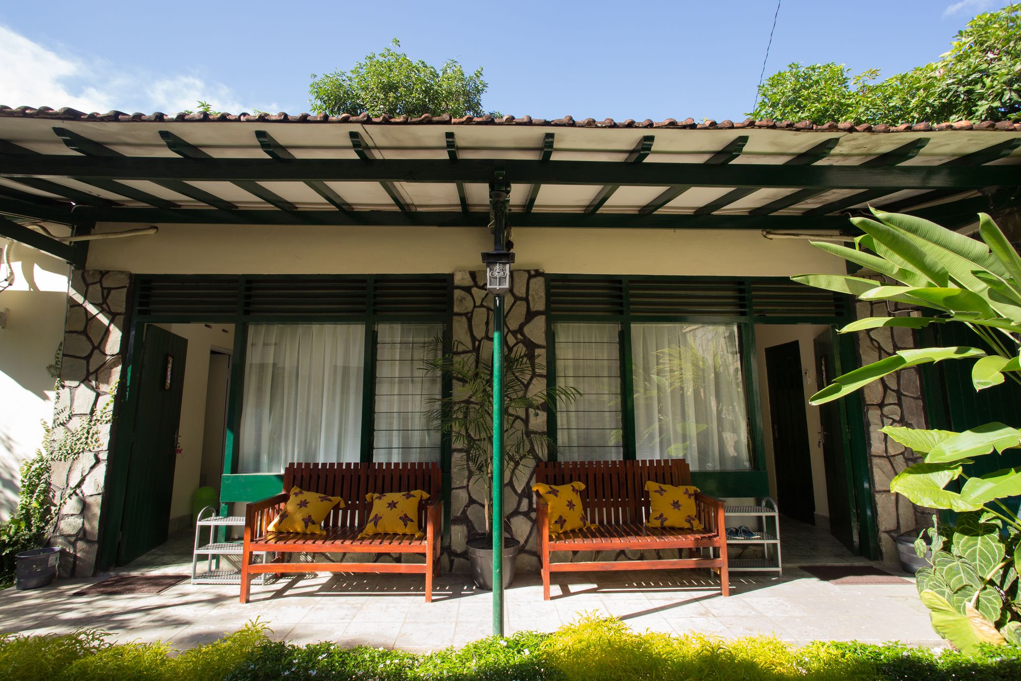 Mango Tree Dipudjo Homestay