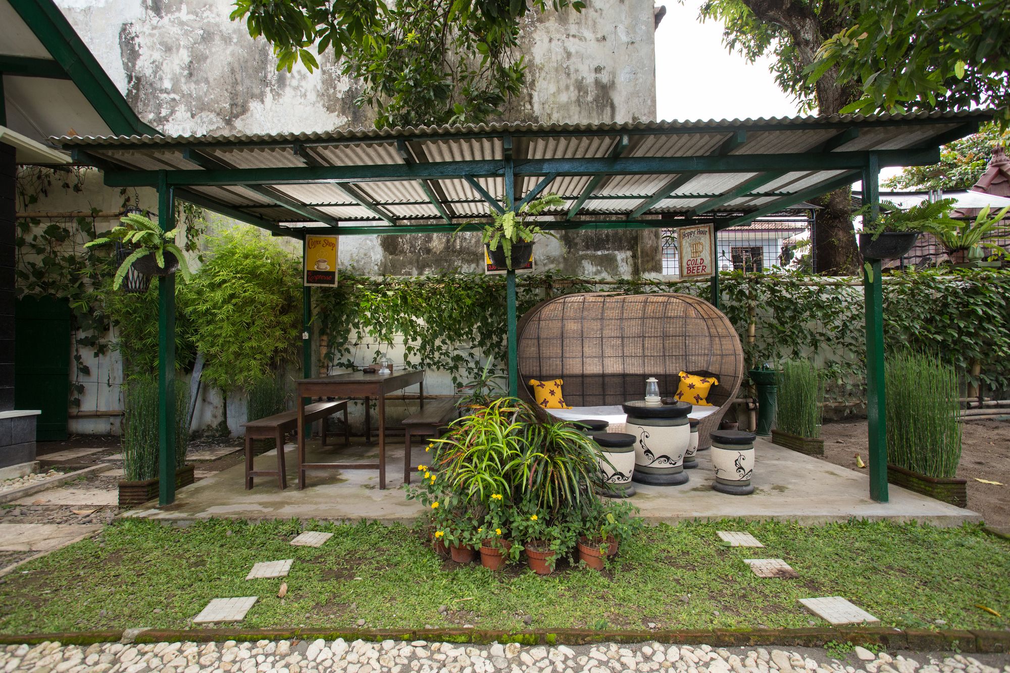 Mango Tree Dipudjo Homestay