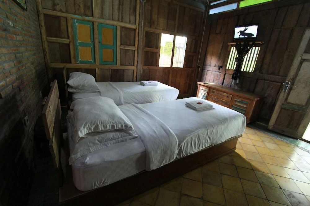 Omah Lila by The Grand Java