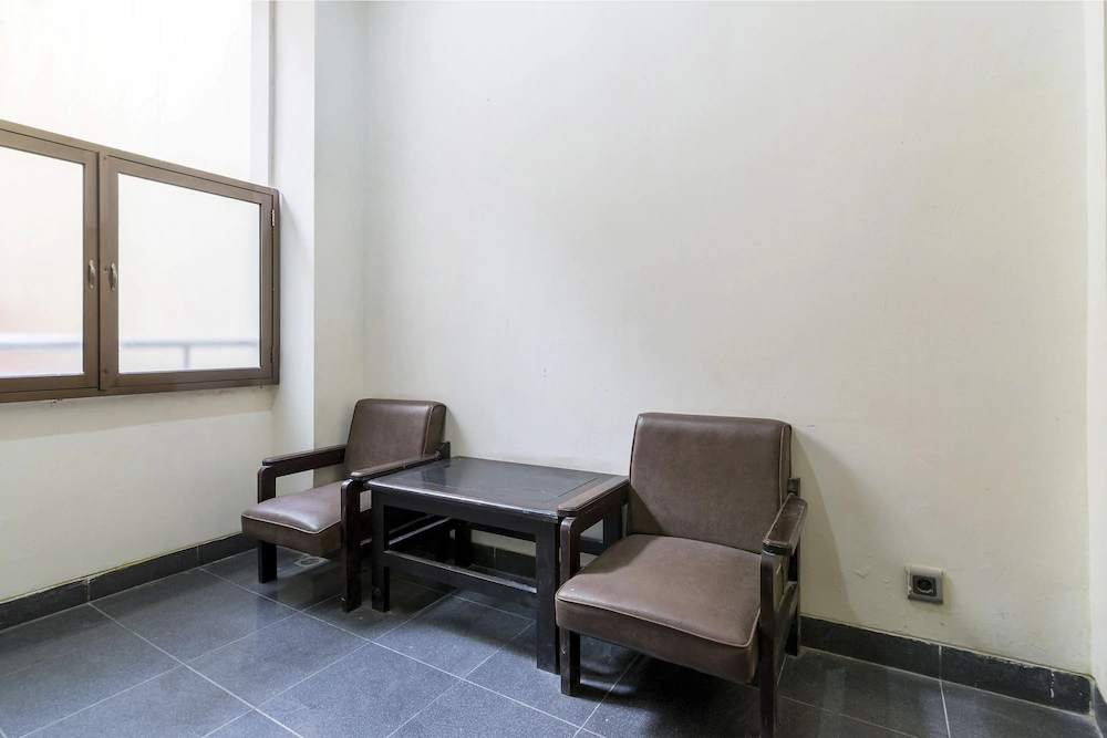 Pakuning Hotel by OYO Rooms