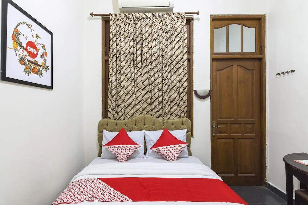 Pakuning Hotel by OYO Rooms