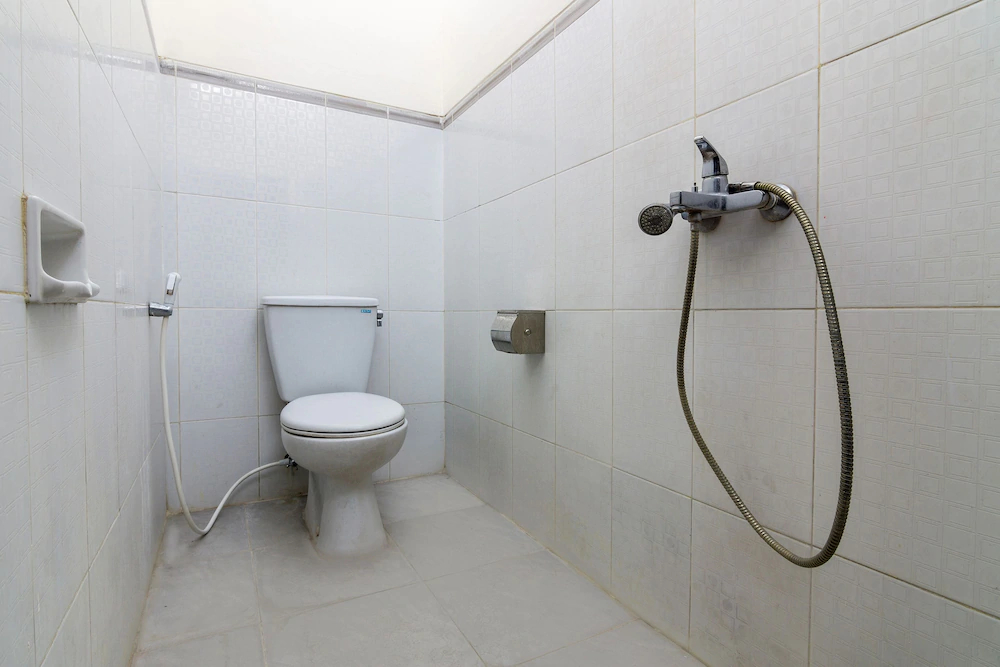 Pakuning Hotel by OYO Rooms