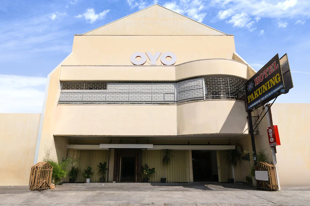 Pakuning Hotel by OYO Rooms