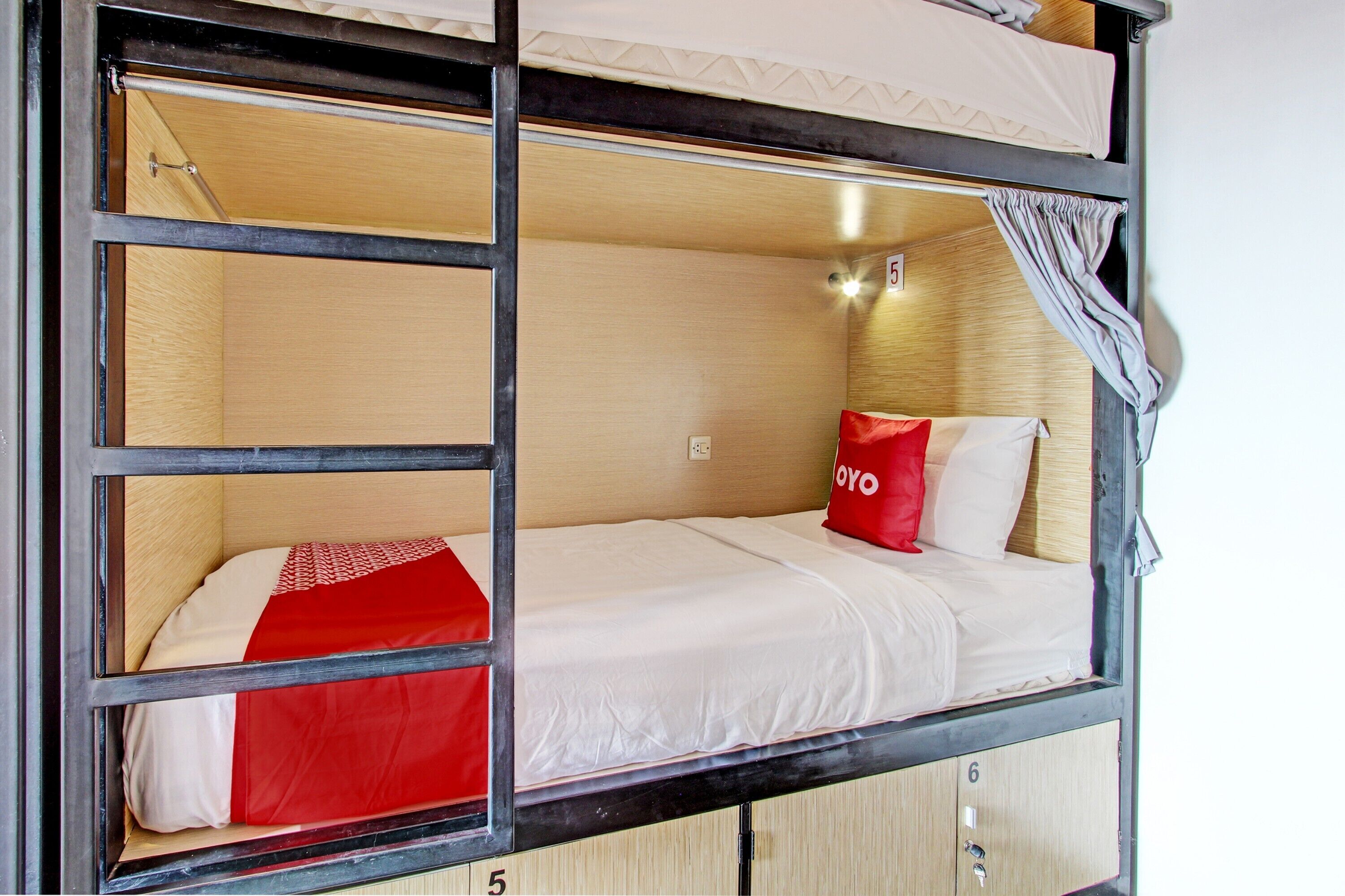 Penak Malioboro Bunk Bed By OYO