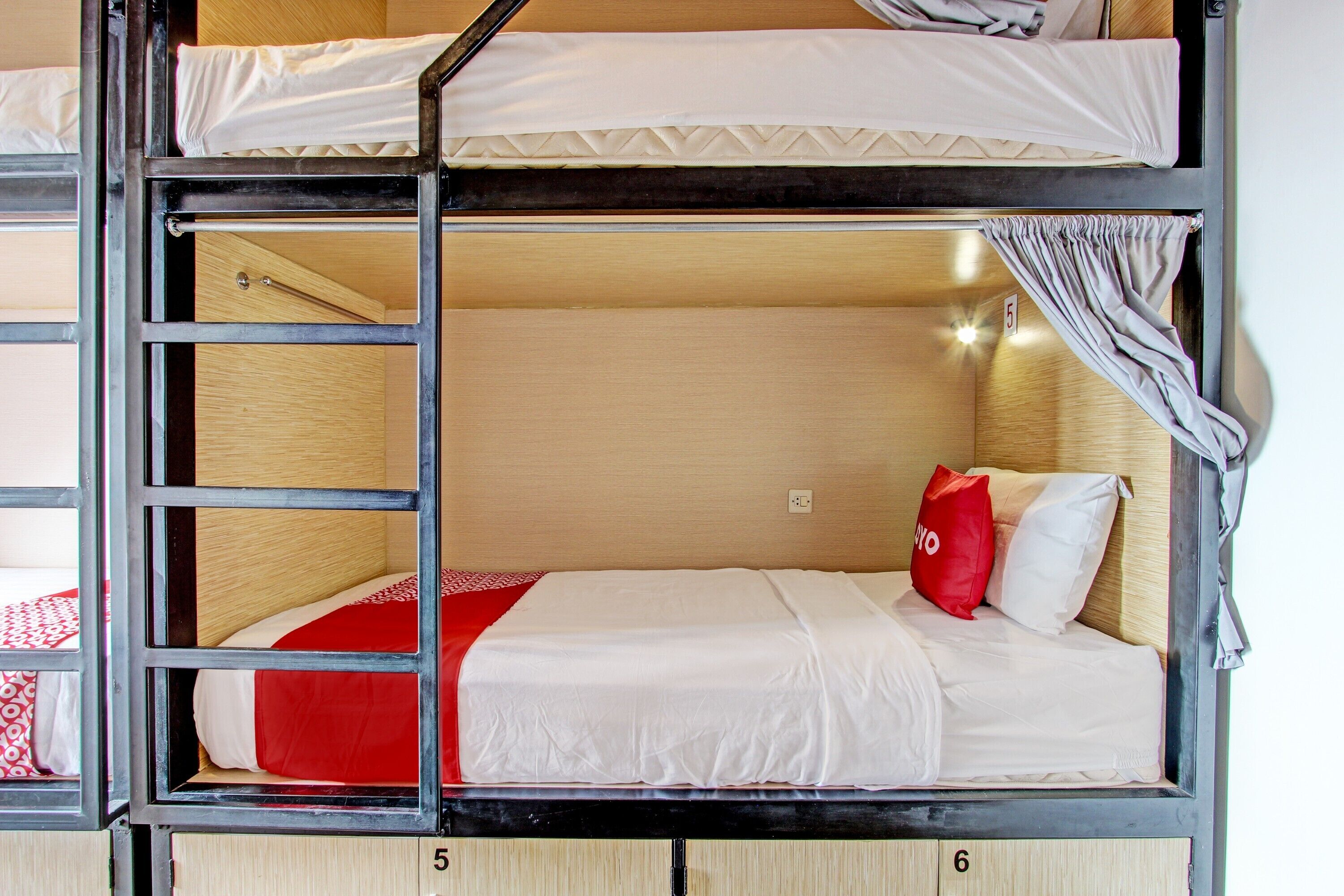 Penak Malioboro Bunk Bed By OYO