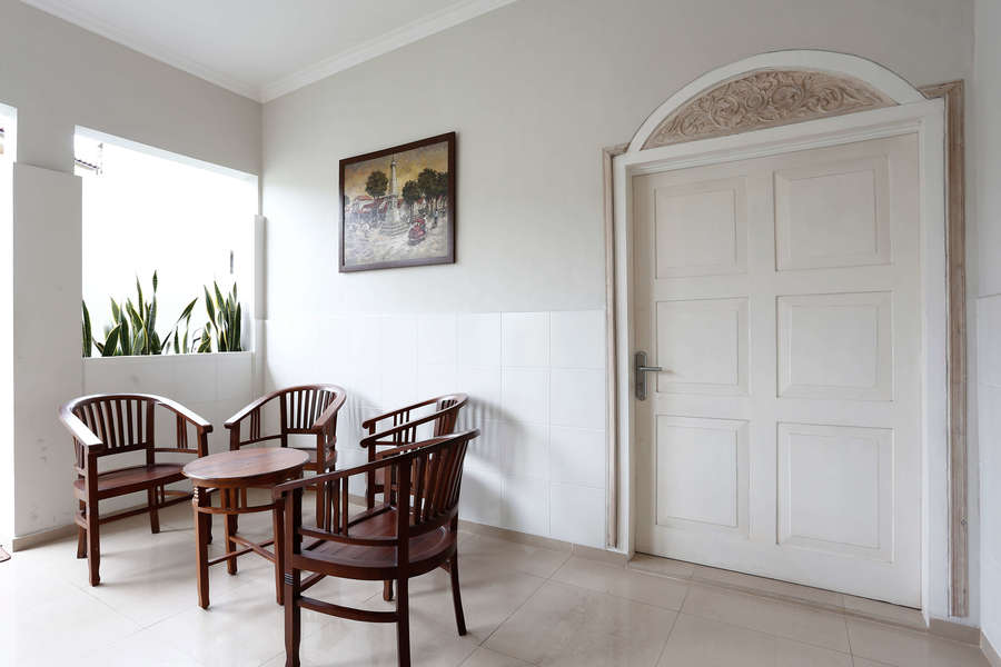 RedDoorz Plus near Adisucipto Airport 2