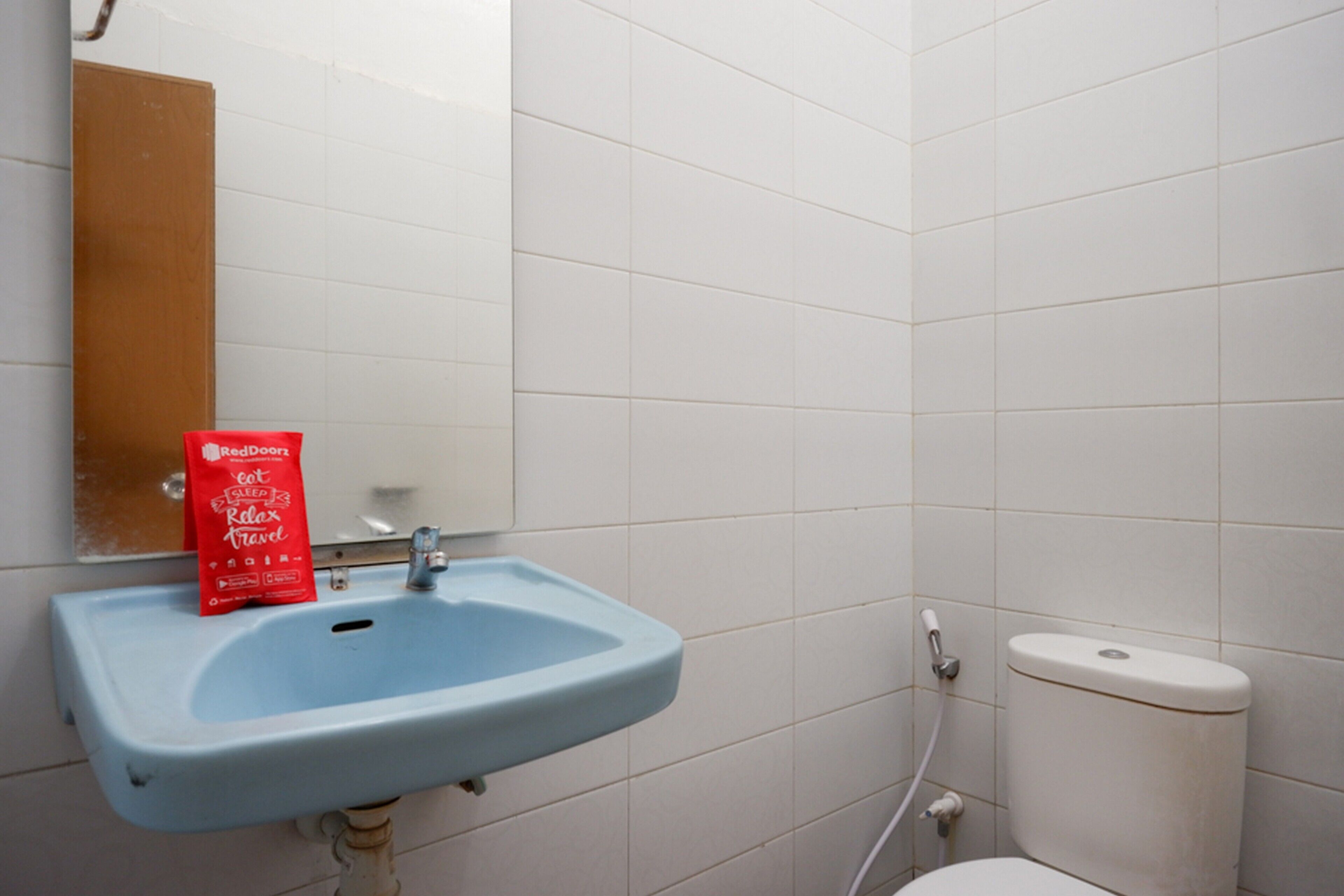 Putra Jaya Hotel by RedDoorz