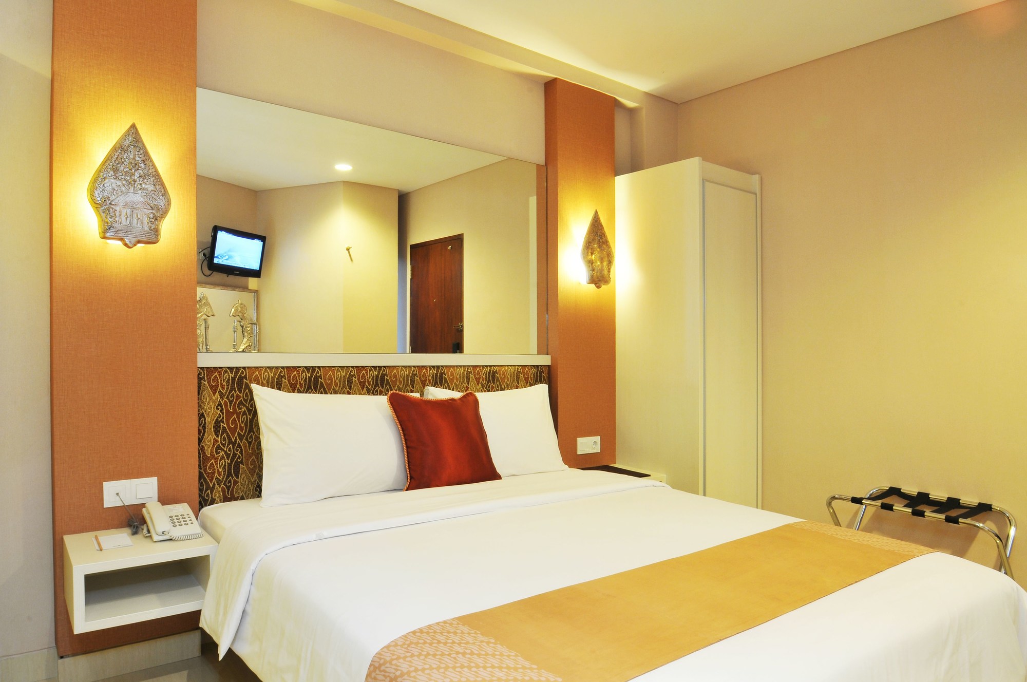 PYRENEES Malioboro Hotel