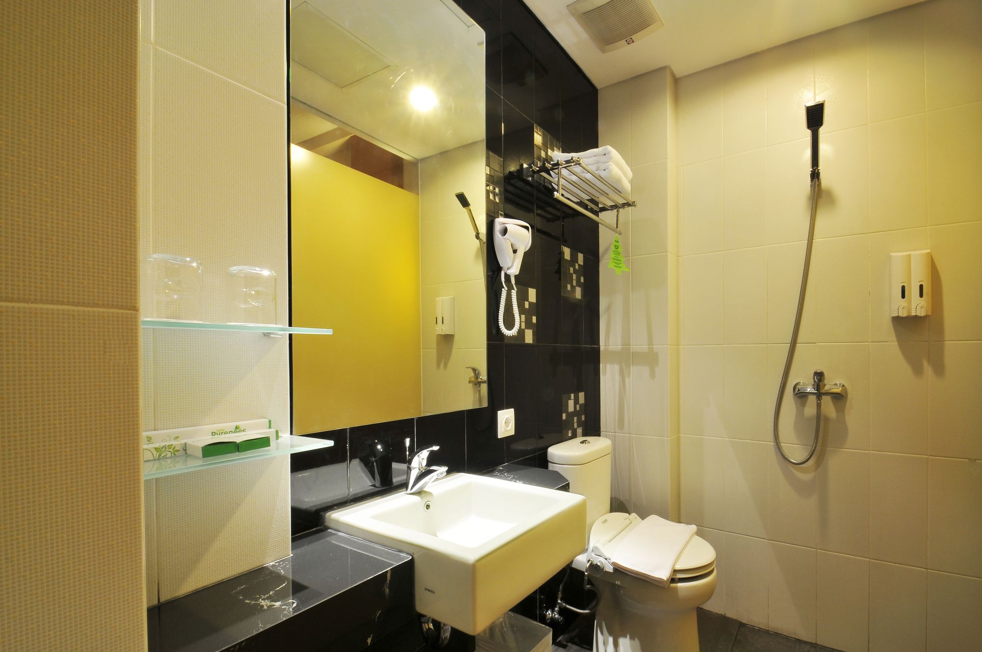 PYRENEES Malioboro Hotel