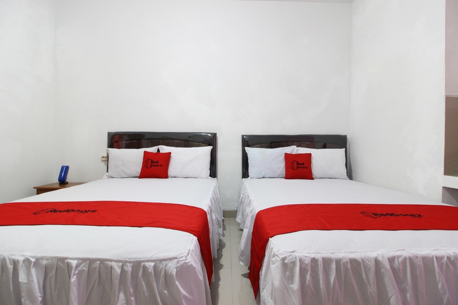 RedDoorz Near Gembira Loka Zoo