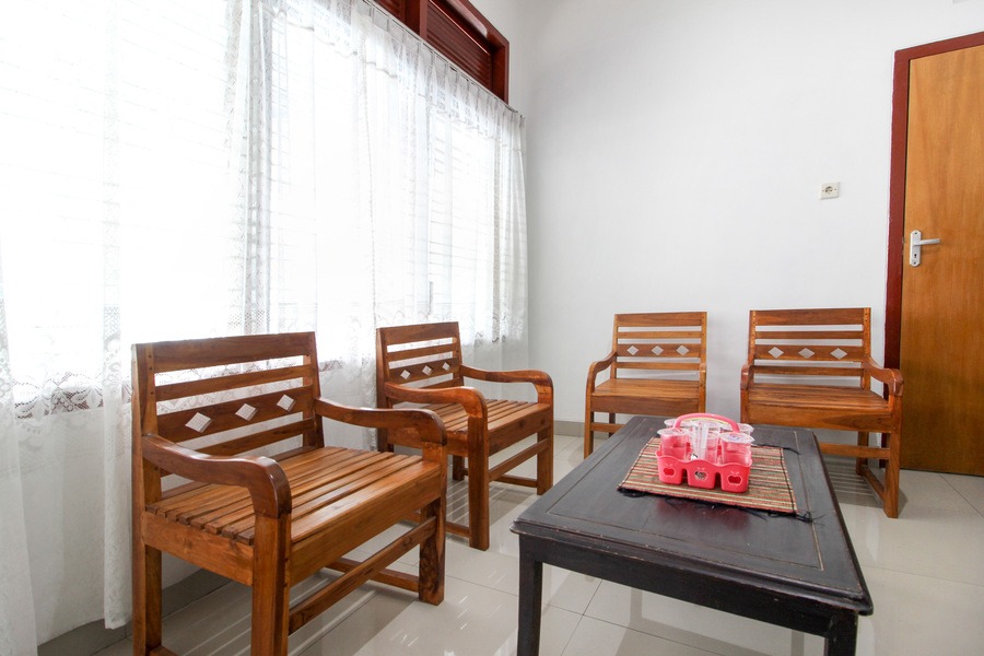 RedDoorz Near Gembira Loka Zoo