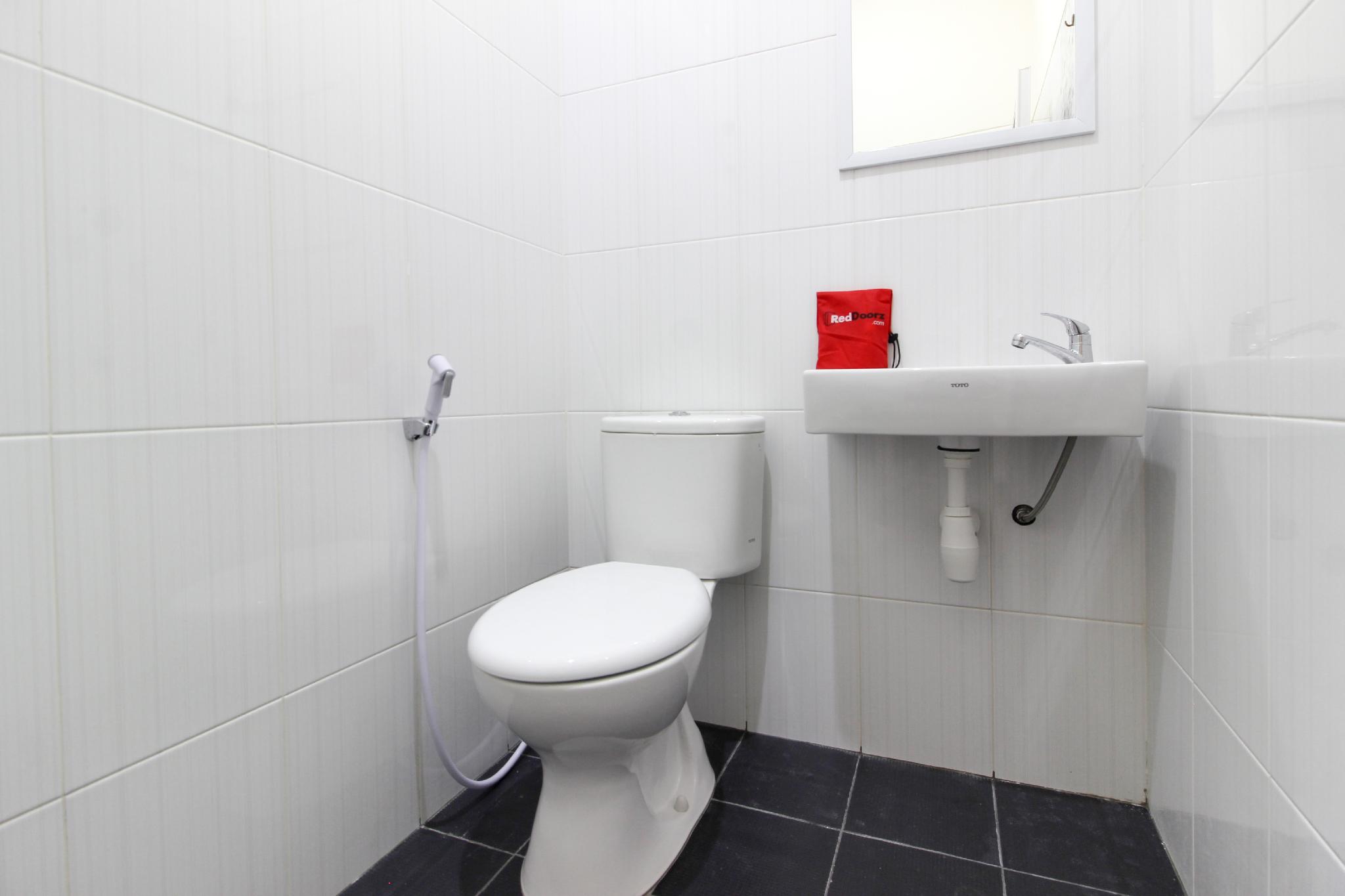 RedDoorz Near Malioboro Mall 2