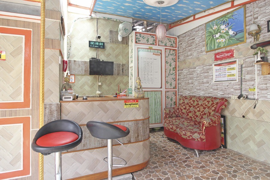 RedDoorz Near Perumnas Seturan