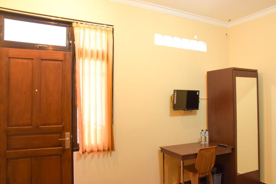 RedDoorz Near Terminal A Adisucipto Airport