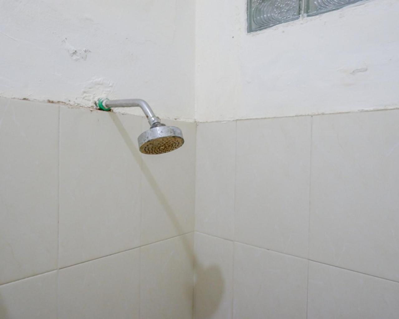 Reddoorz Plus @ Hotel Asih Uny