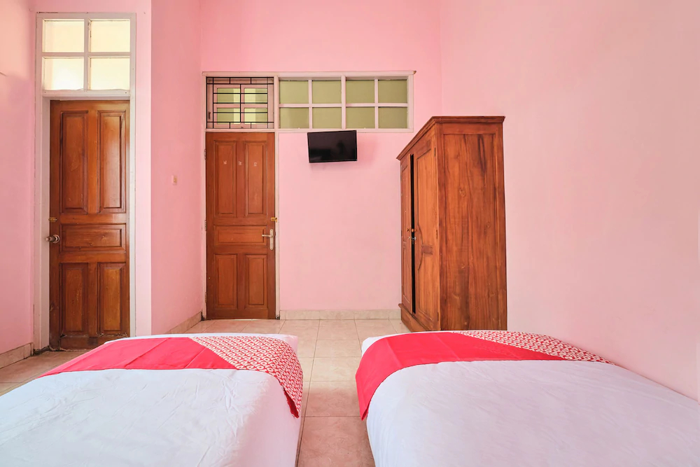 Rizki Dhira Guest House by OYO Rooms