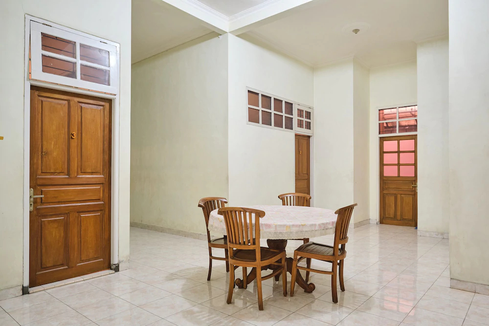 Rizki Dhira Guest House by OYO Rooms