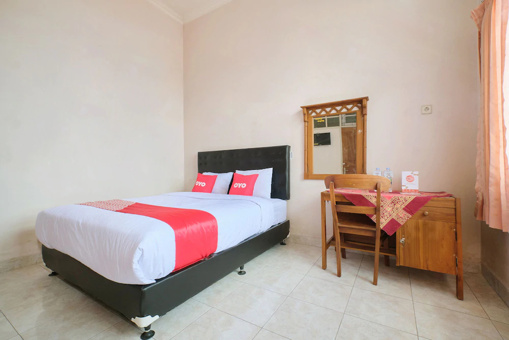 Rizki Dhira Guest House by OYO Rooms