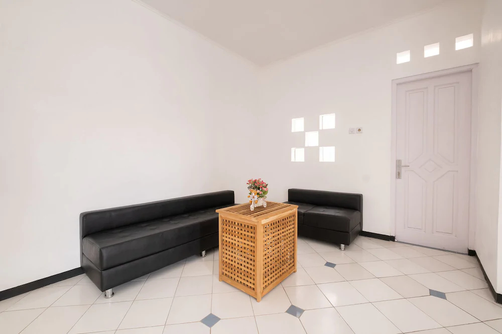 Roemah Hijaubiru by OYO Rooms