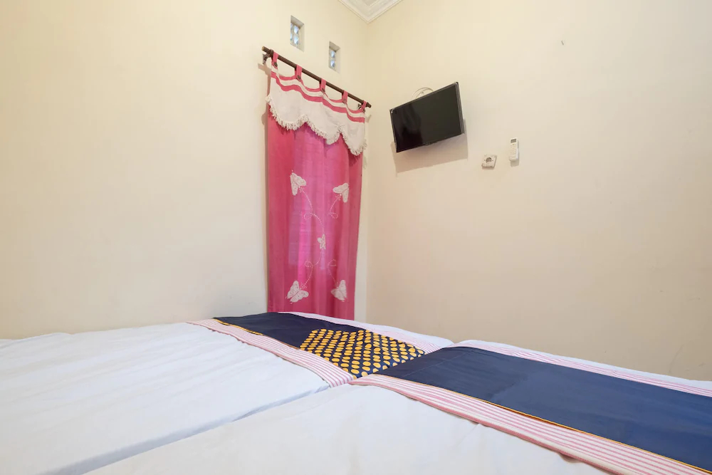 Rumah Nugraha Hotel Syariah by OYO Rooms