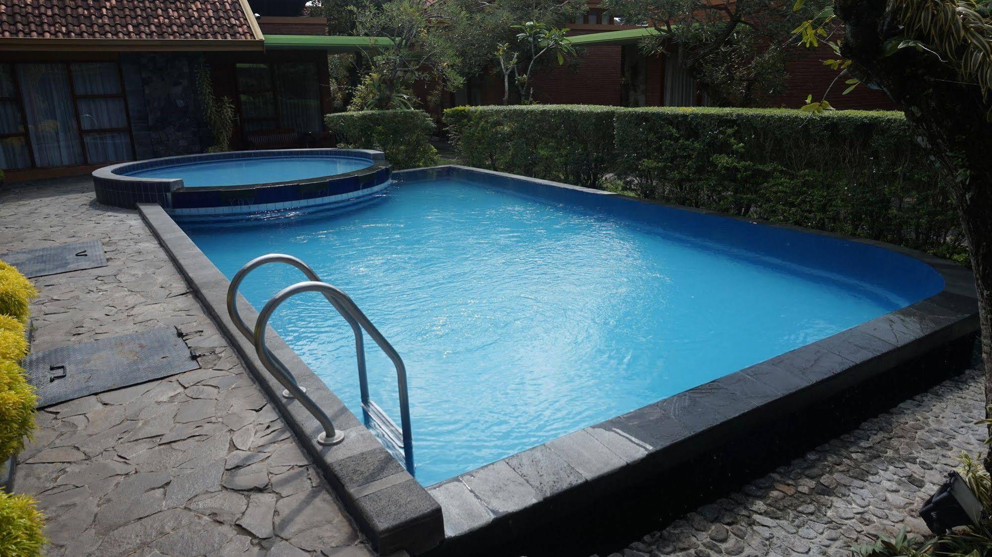 Rumput Hotel Resort & Resto