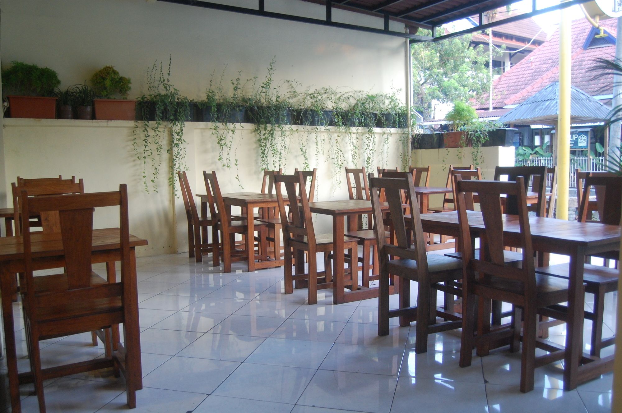 Sagan Huis Hotel & Coffee Shop