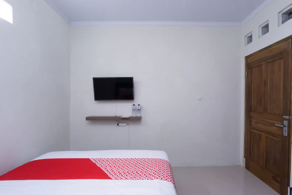Sera House by OYO Rooms