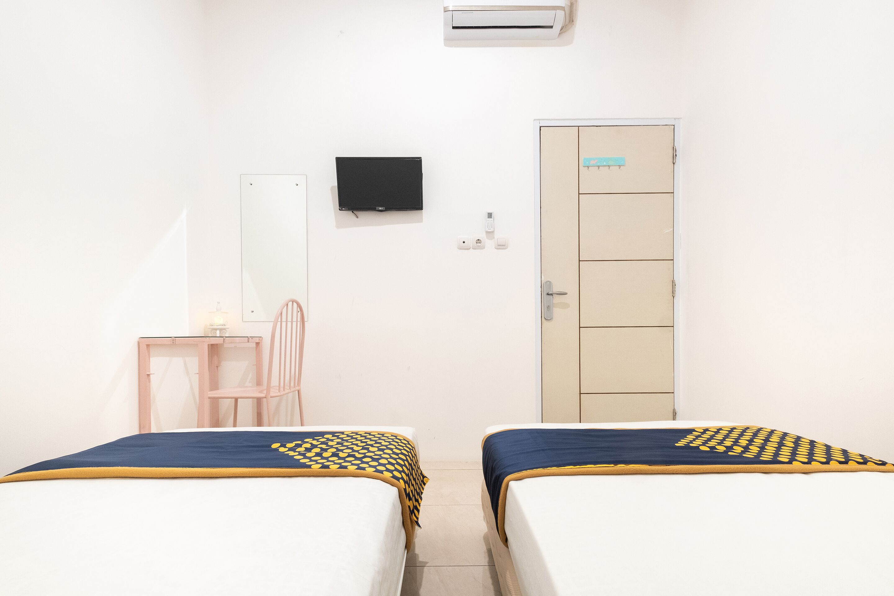 SPOT ON 2296 Star House