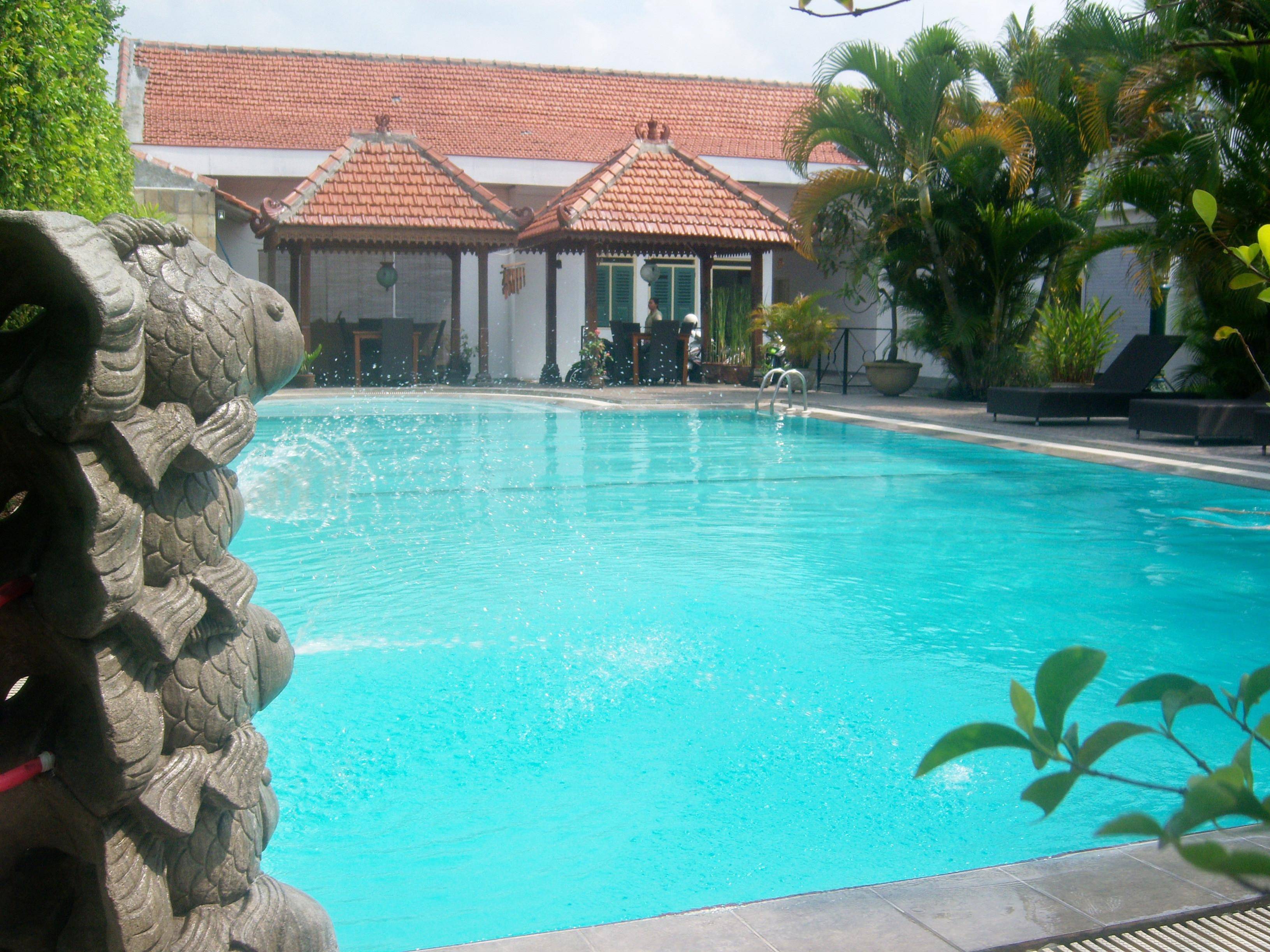 Tulips Hotel & Restaurant