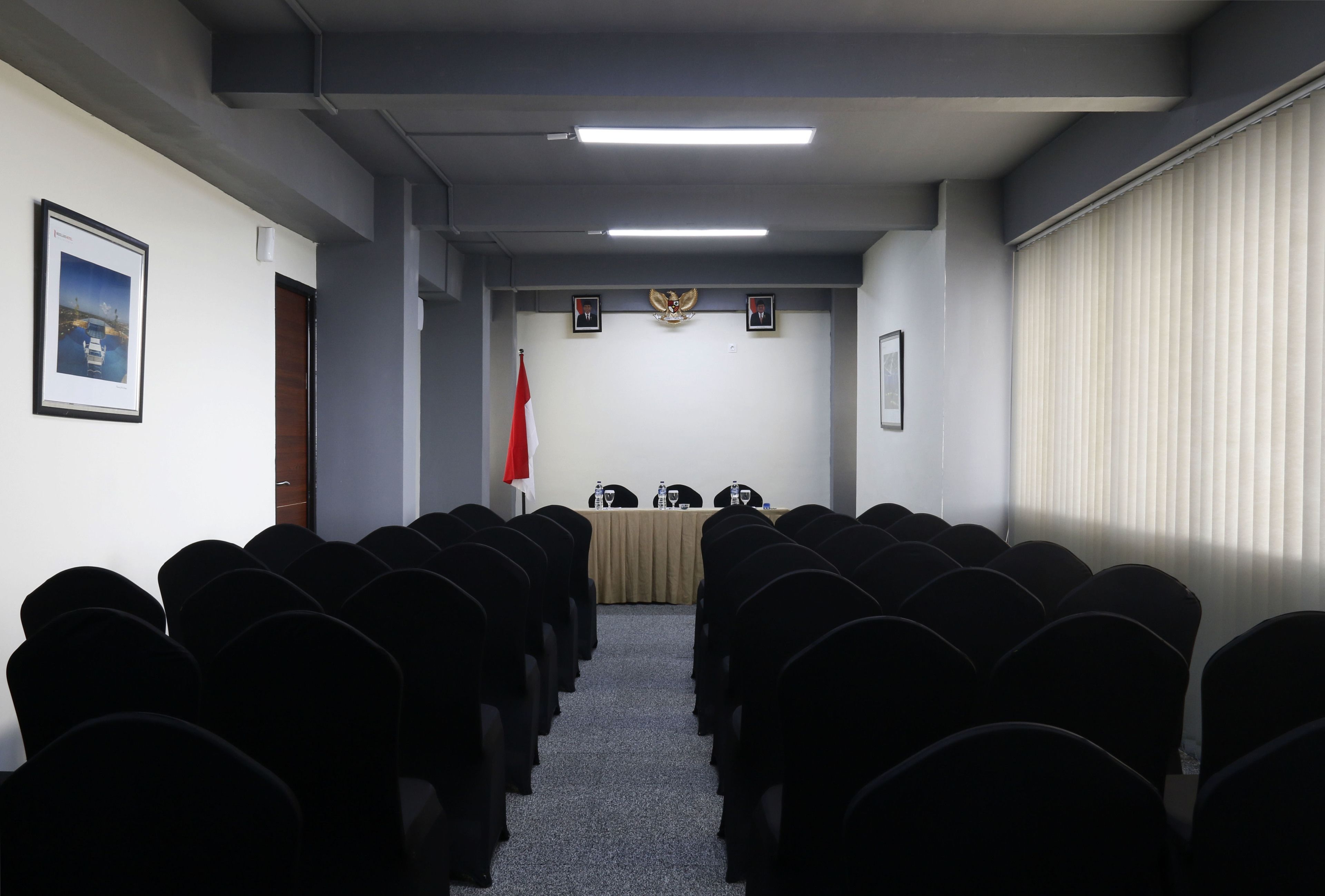 V Apartment by Indoluxe