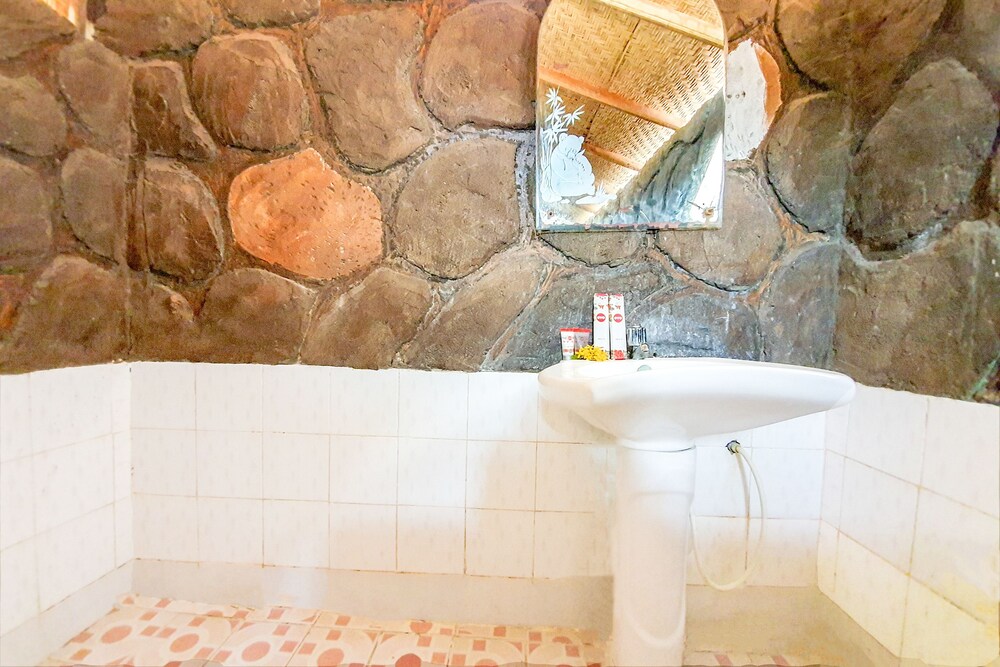 Gusung Indah Bungalow & Restaurant by OYO Rooms