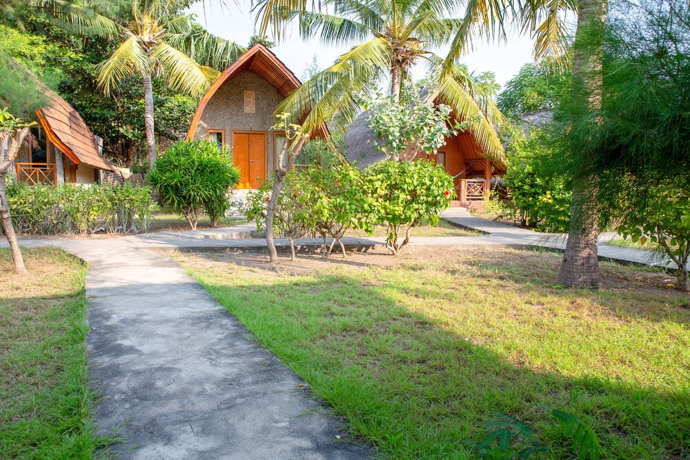 Gusung Indah Bungalow & Restaurant by OYO Rooms