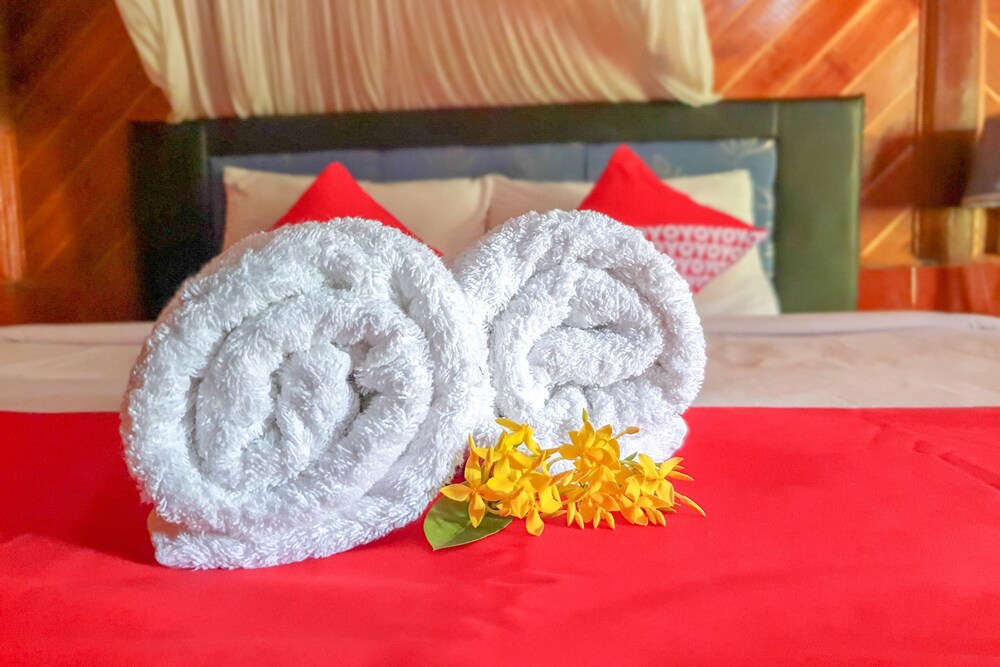Gusung Indah Bungalow & Restaurant by OYO Rooms