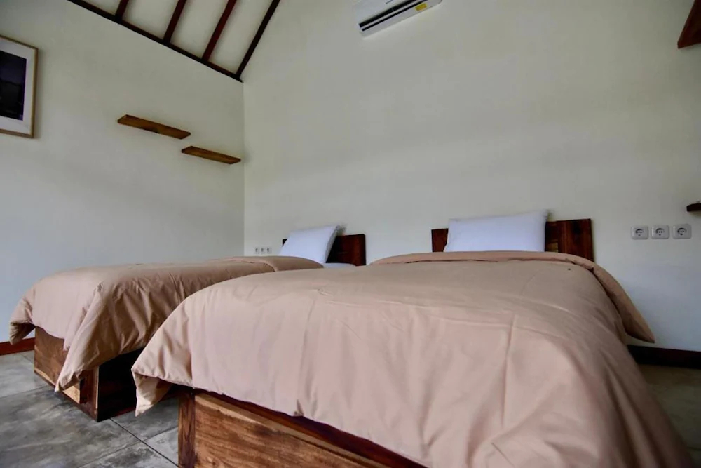 LMBK Surf House